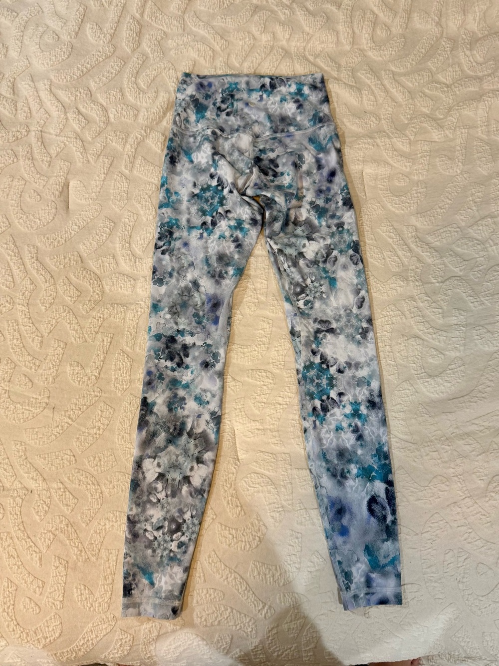 Woman’s Lululemon Teal & Gray Patterned Active Leggings